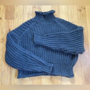 Chunky knit cropped sweater dark gray